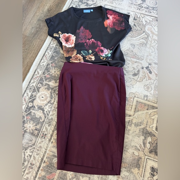 Simply Vera Vera Wang Classic Black Tee - Picture 3 of 6